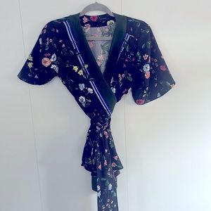 Ann Taylor wrap shirt. Size Medium.